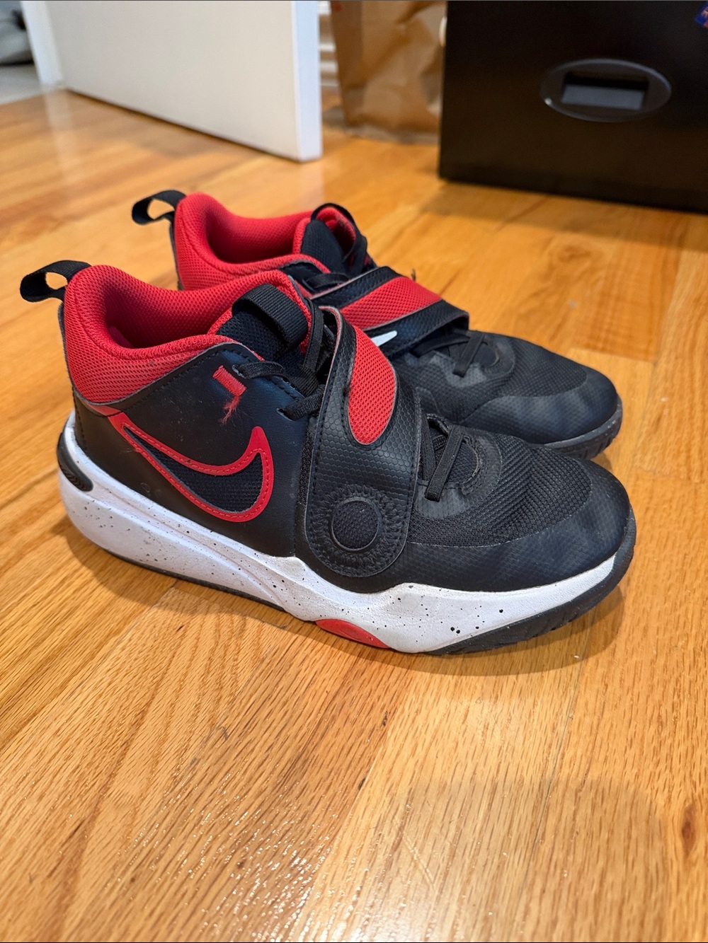 Nike Kids Size 5 Black & Red Velcro Strap Sneakers